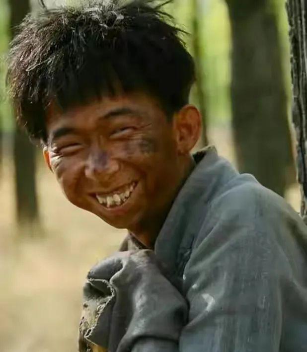 娱乐圈最丑男_美女野兽组合 娱乐圈丑男美女恋爱故事 娱乐圈颜值与才华反差情侣